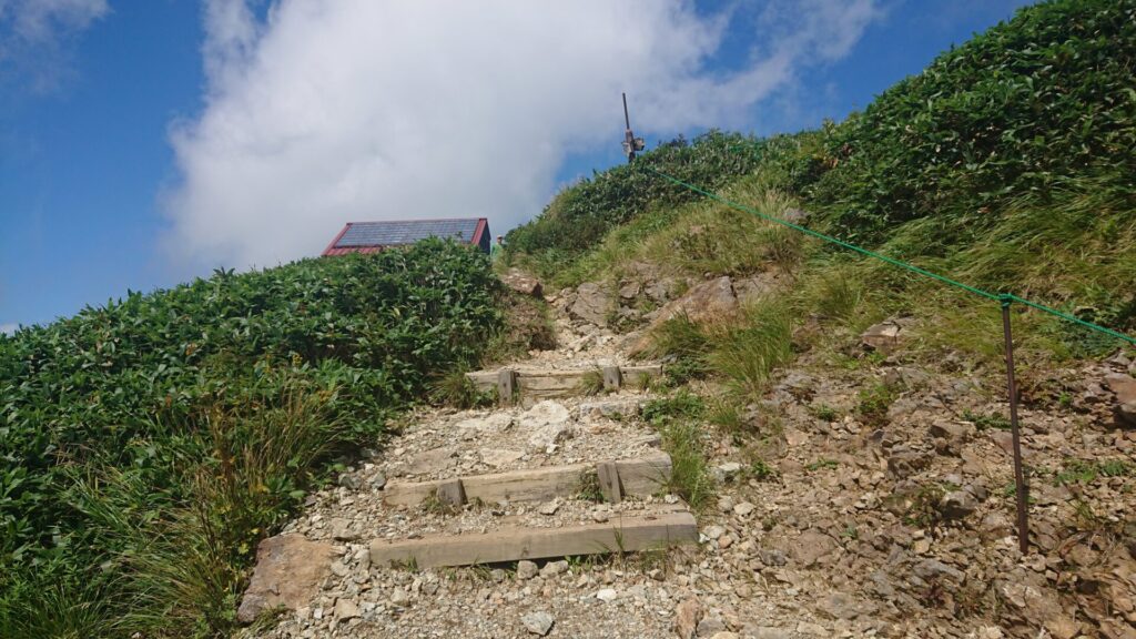 谷川岳の天神尾根の階段登り