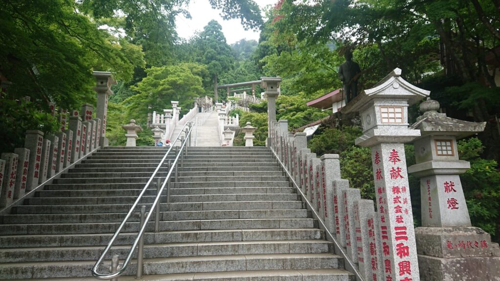 阿夫利神社への階段